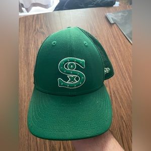 NEW ERA CHICAGO WHITE SOX GREEN FITTED MESH HAT